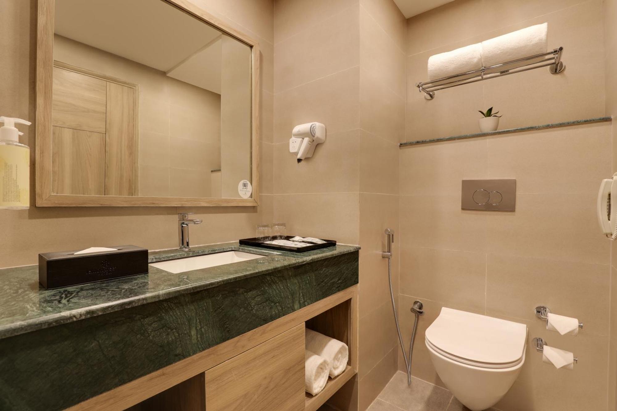 Lemon Tree Hotel, Ришикеш Экстерьер фото