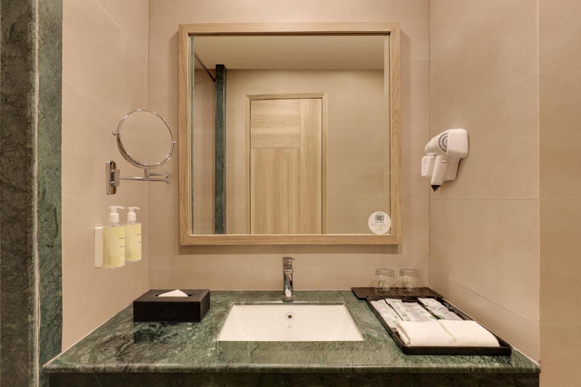 Lemon Tree Hotel, Ришикеш Экстерьер фото